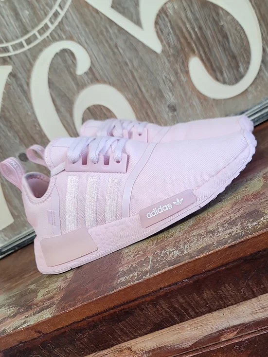 🔥 Wmns Adidas NMD R1 