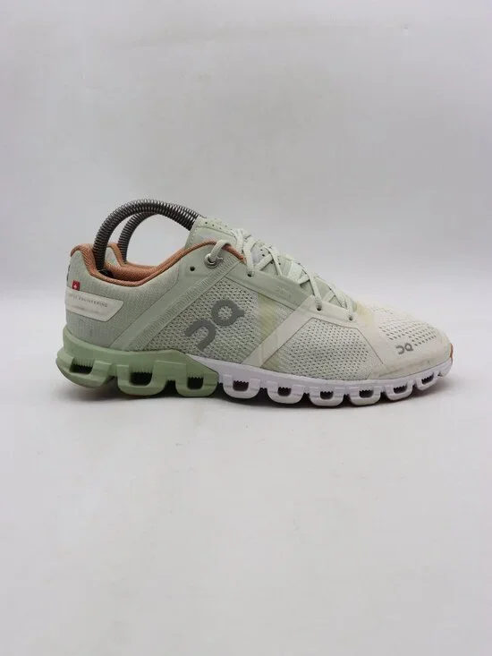 On Running Cloudflow Shoes Women's Size 8.5 Aloe White Mesh Athletic Sneakers