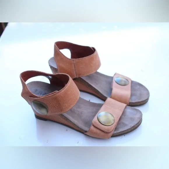 Taos Carousel wedge sandsld
