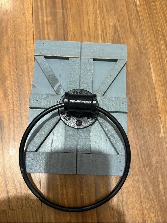 Bathroom towel holder