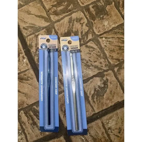 Lot Of 2 ArtSkills Crafters Closet Lightweight Crochet Hooks K/101/2-6.5 + 5.5MM