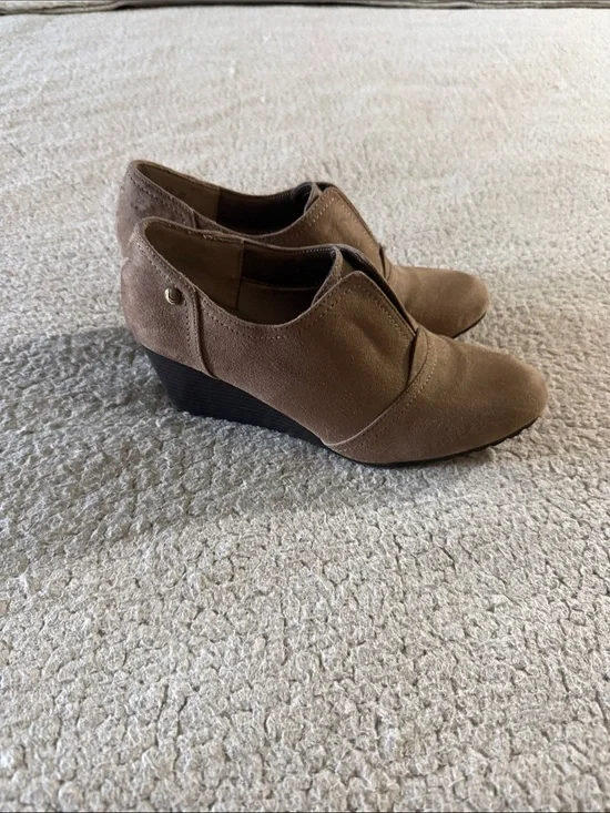 Life Stride Taupe Wedge Booties with Side Stud 7.5