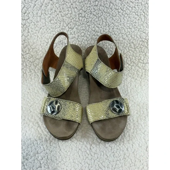 Taos Women 3209 Wedge Sandals Yellow Snakeskin Print Leather‎ Metallic Size 40
