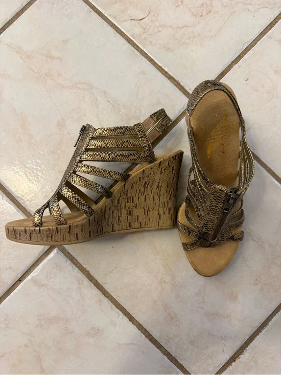Aerosoles vintage Metallic Gold Wedge Sandals for Women