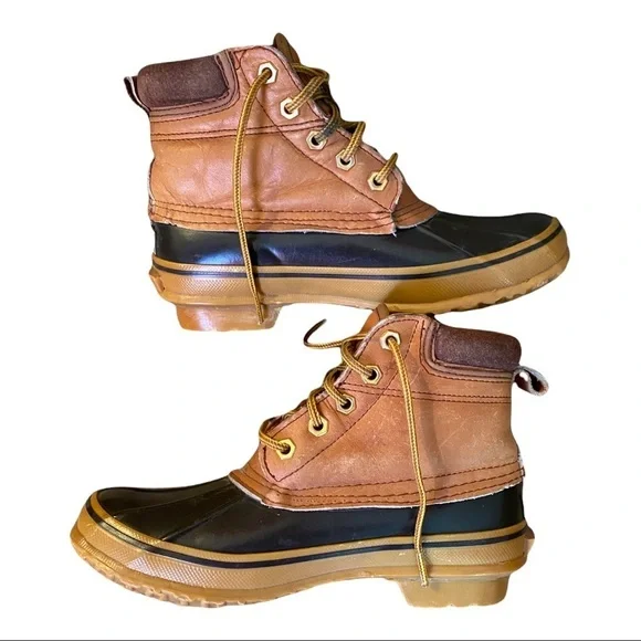 Dunham Winter boots Made in Korea. Size 6