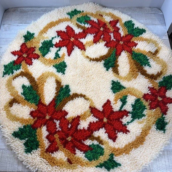 Vintage Christmas Latch Hook Rug Round Poinsettia Holiday Handmade 33