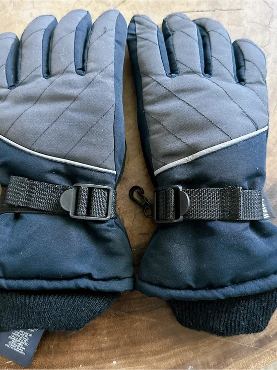 C9 by Champion youth insulated winter snow gloves in black and gray