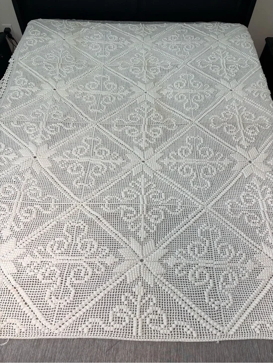 Vintage Handmade Crochet Lace Bedspread Coverlet Floral Fringe Cream 60x62 Read