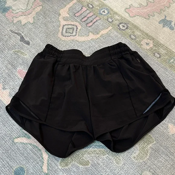 lululemon hotty hot black shorts