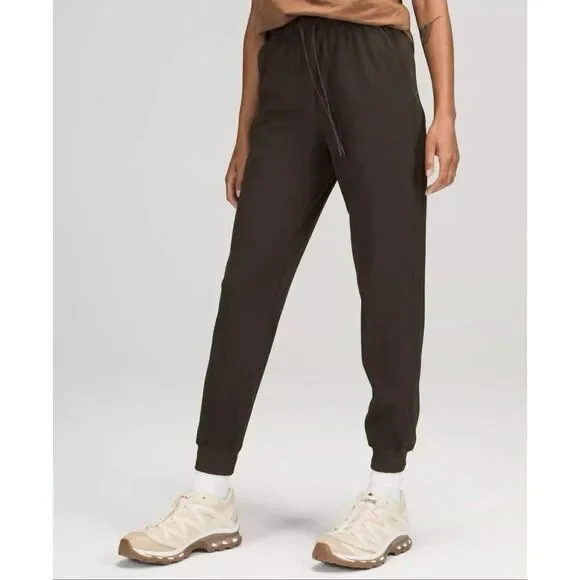 Lululemon Keep Moving Olive Green Luxtreme Jogger Pants W5CV4S women’s Size 0