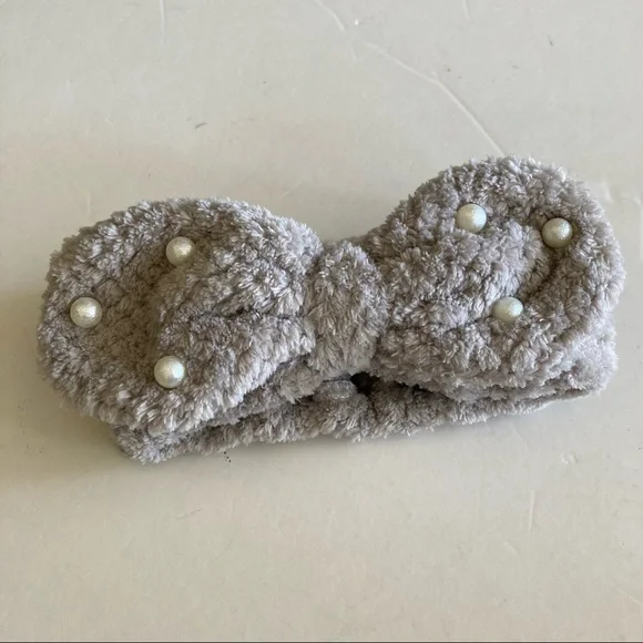 NWOT Free People Fluffy Gray Bow Headband With Pearls