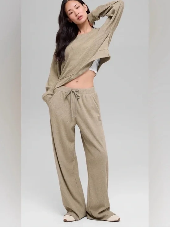 ALO Yoga Women's Wide-Leg Drawstring Lounge Pants in Gravel
