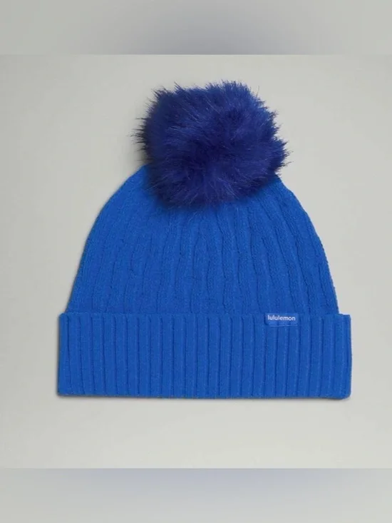 NWOT New Lululemon Womens Cable Knit Pom Beanie Blazer Blue Tone
