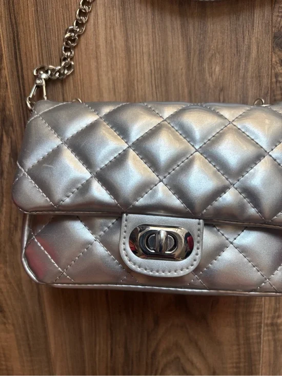 NWT Claire’s Kid’s silver quilted crossbody bag with chain strap