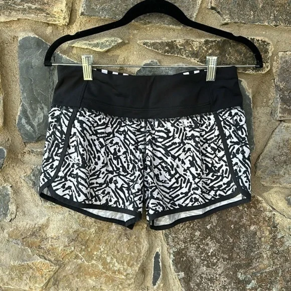 Lululemon Tracker Short III *4-way Stretch Brushed Animal White Black / Black