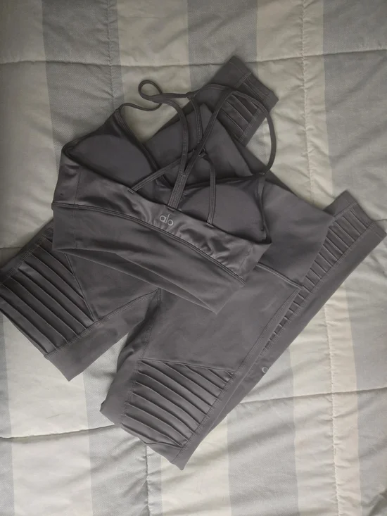 ALO Yoga Women's Anthracite Strappy Sports Bra & Moto Leggings Set BN
