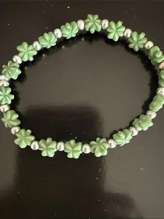 Green Clover Bead Stretch Bracelet - Unbranded