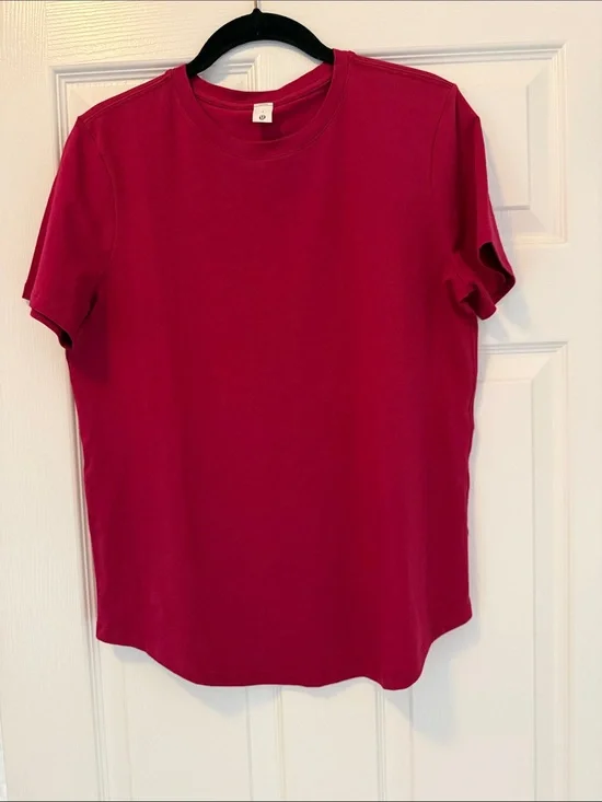 lululemon athletica Short Sleeve Crew Tee in Raspberry