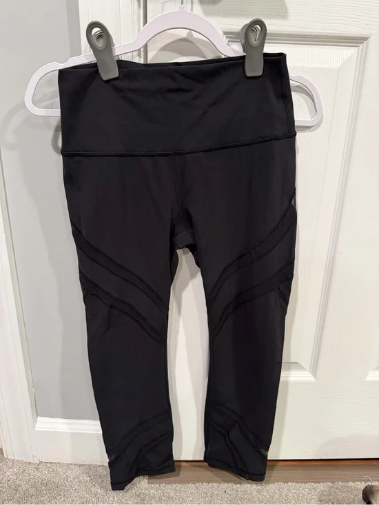Pre-Owned Lululemon Wunder Under HR Crop Black High Rise Mesh Panel, Sz 8