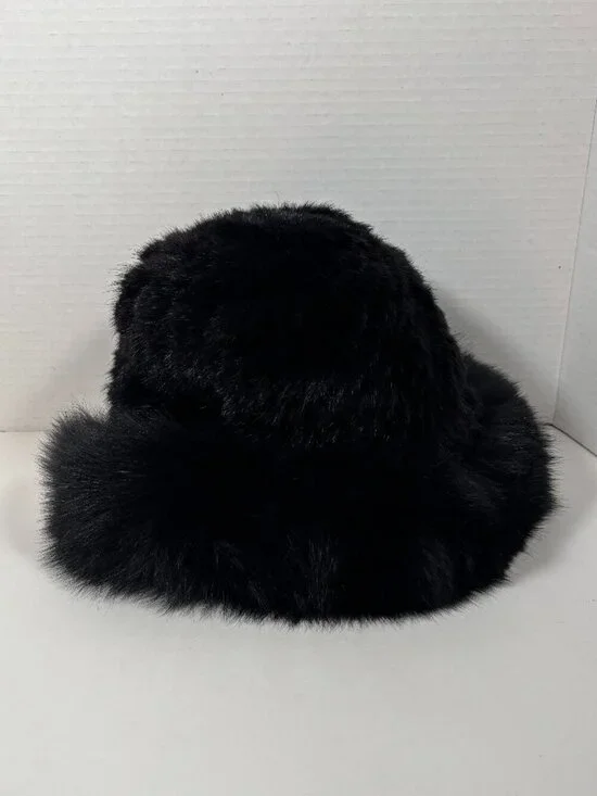 Black soft furry hat/OS