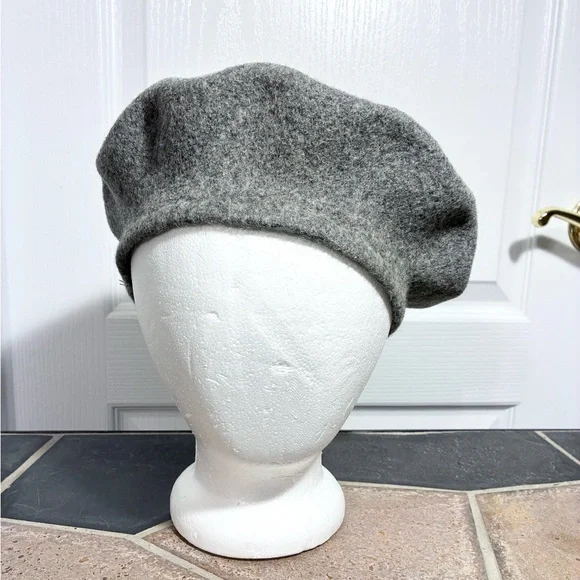 NEW Y2K Betmar Pure New Wool Gray Beret Woolmark Certified