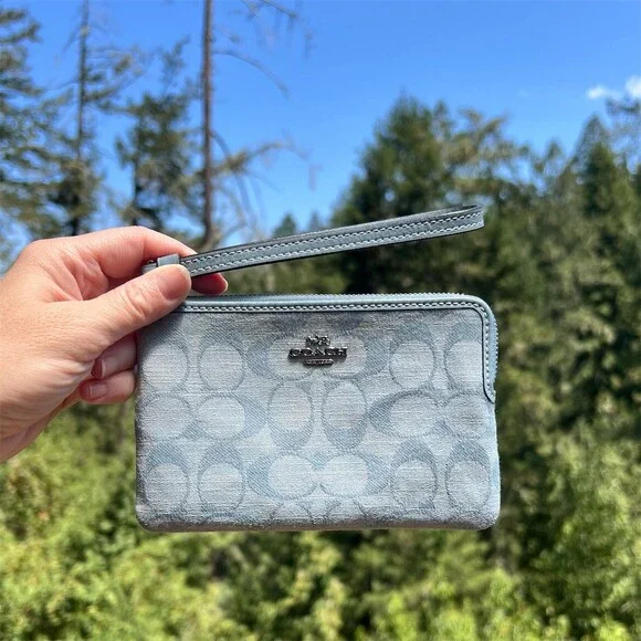 Coach Signature Jacquard Blue Chambray Wristlet Wallet Clutch Gold Hardware