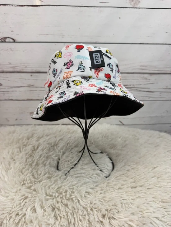 BT21 Line Friends Reversible Bucket Hat White Graffiti All Over Print Excellent