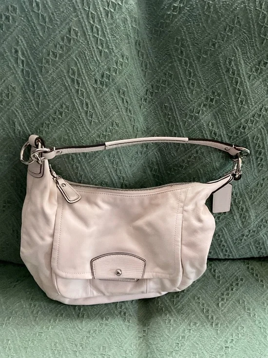 Coach shoulder bag medium