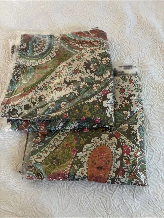 New set of 2 Pottery Barn Zia Paisley shams reversible 24” x 24”