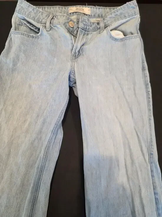 Hollister size 4 Girls Jeans.
