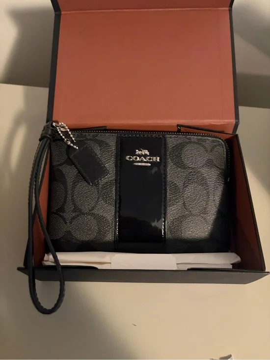COACH Black Signature Patent-Trim Wristlet