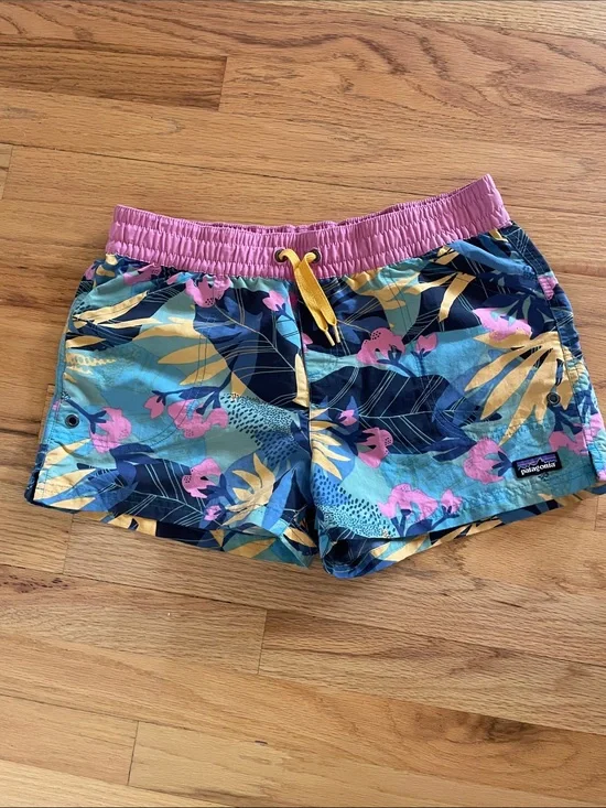 Patagonia Baggies in Pink- super cute design + fit adult small!