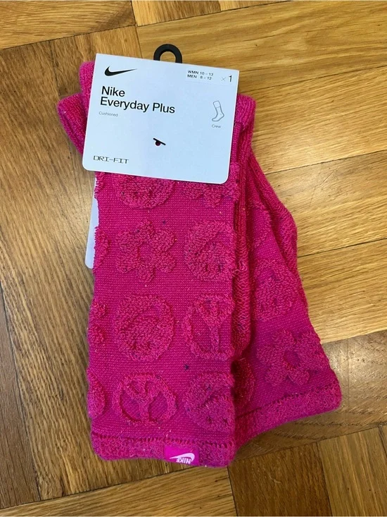 Nike Crew Socks in Hot Pink