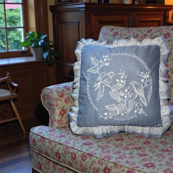 Olde Mill‎ Candlewicking Pillow Blue Birds Williamsburg blue grandmacore lace