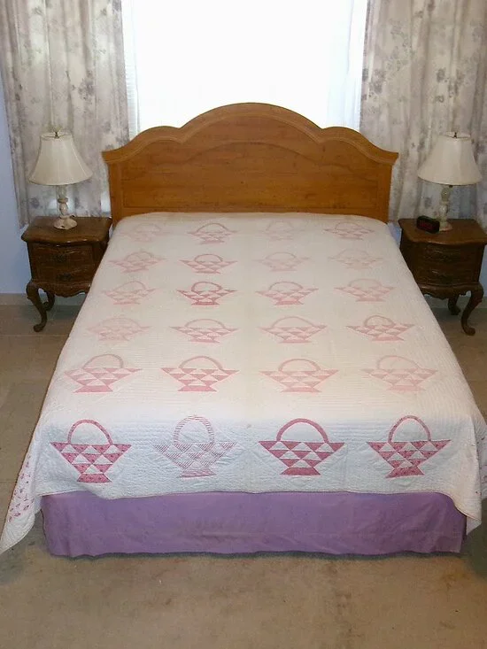ANTIQUE PATCHWORK QUILT -  BASKETS