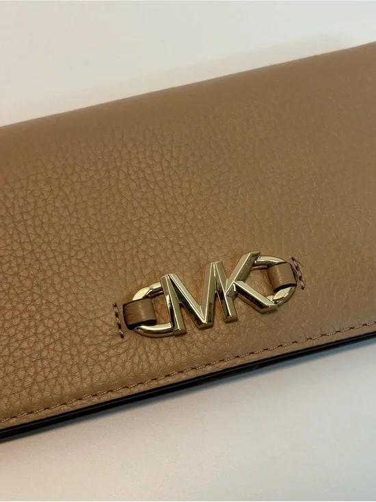 MICHAEL KORS ($158) Izzy Large Slim Wallet in Camel Pebbled Leather (Retail)