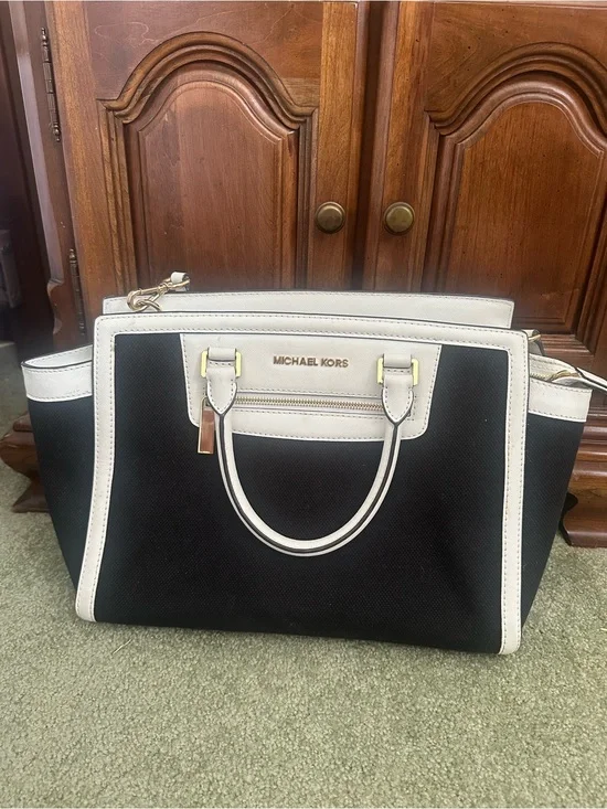 MICHAEL KORS Black and White Contrast Tote