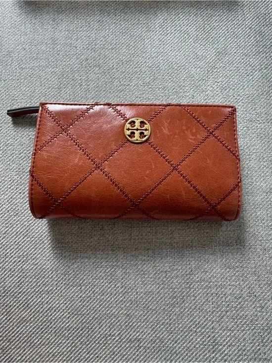 Tory Burch Quilted Leather Zip Card Holder in Cognac with Gold Logo