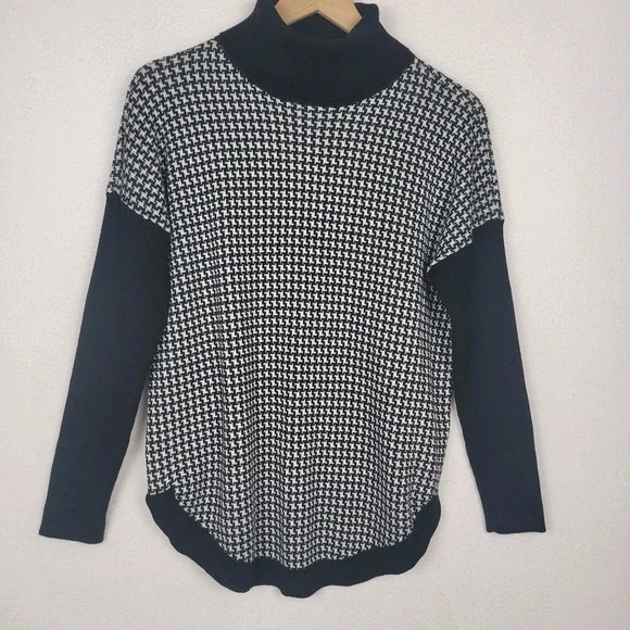 Michael Kors Houndstooth Turtleneck‎ Sweater Women's S Black White Gold Logo