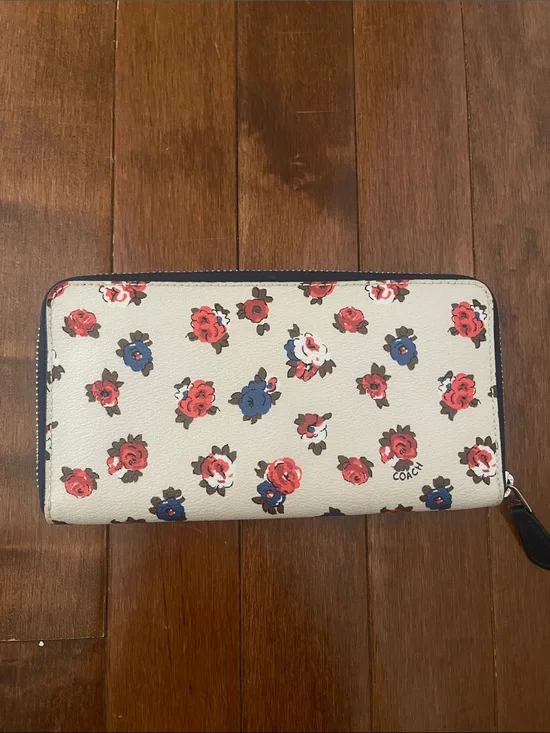 COACH Cream rose 🌹 tea printed Zip-Around Wallet with Red & Blue Roses