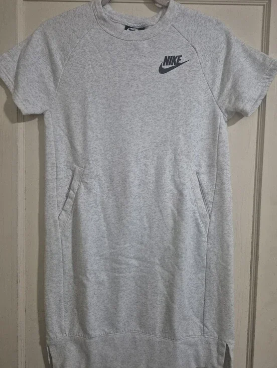 Nike Youth XL Short Sleeve Dress With Kangaroo Pockets