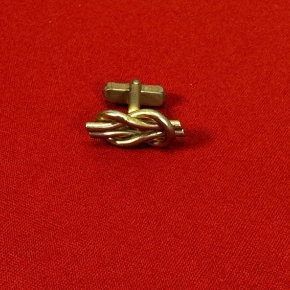 Single Vintage Anson Gold Tone Knotted Cuff Link‎