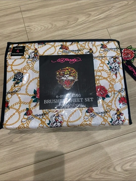 Ed Hardy KING sized White Sheet Set with Red Roses & Gold Chain Motif