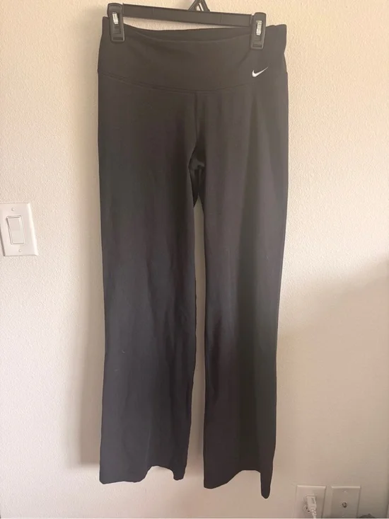 Nike Black women' Yoga Pants – Comfort Stretch Bottoms