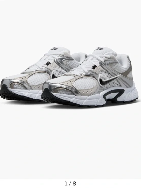 Nike Women’s V5 RNR Sneaker