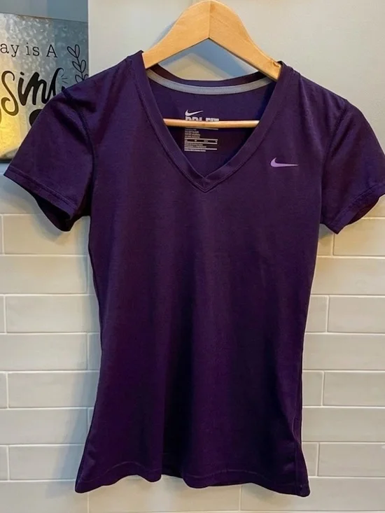 Nike Women’s Purple Dri-FIT V-Neck Athletic T-Shirt XS