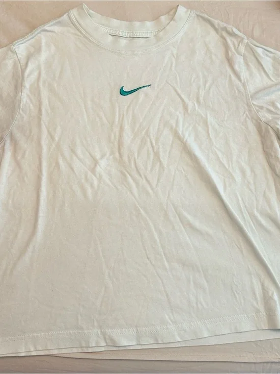 Nike Light Green Crewneck Cropped T-Shirt with Teal Swoosh - Child XL