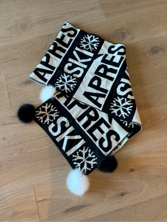 Black & White 'APRES SKI' Pom Pom Knit Scarf/wrap new with tags