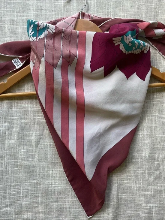70s French Silk Bandana - Large 35x35