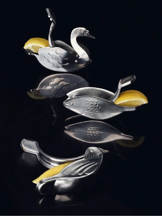 GOHAR stainless steel swan lemon squeezer.